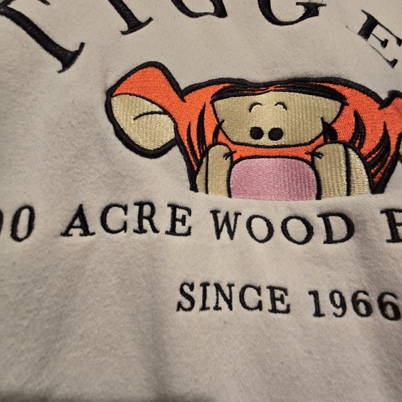 Disney Tigger Winnie The Pooh 100 Acre Wood Sweatshirt Women's SM Embroidered - Picture 4 of 11